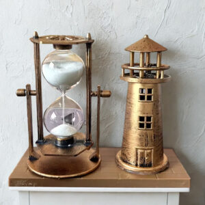 Vintage világítótorony homokórával - bronz színben